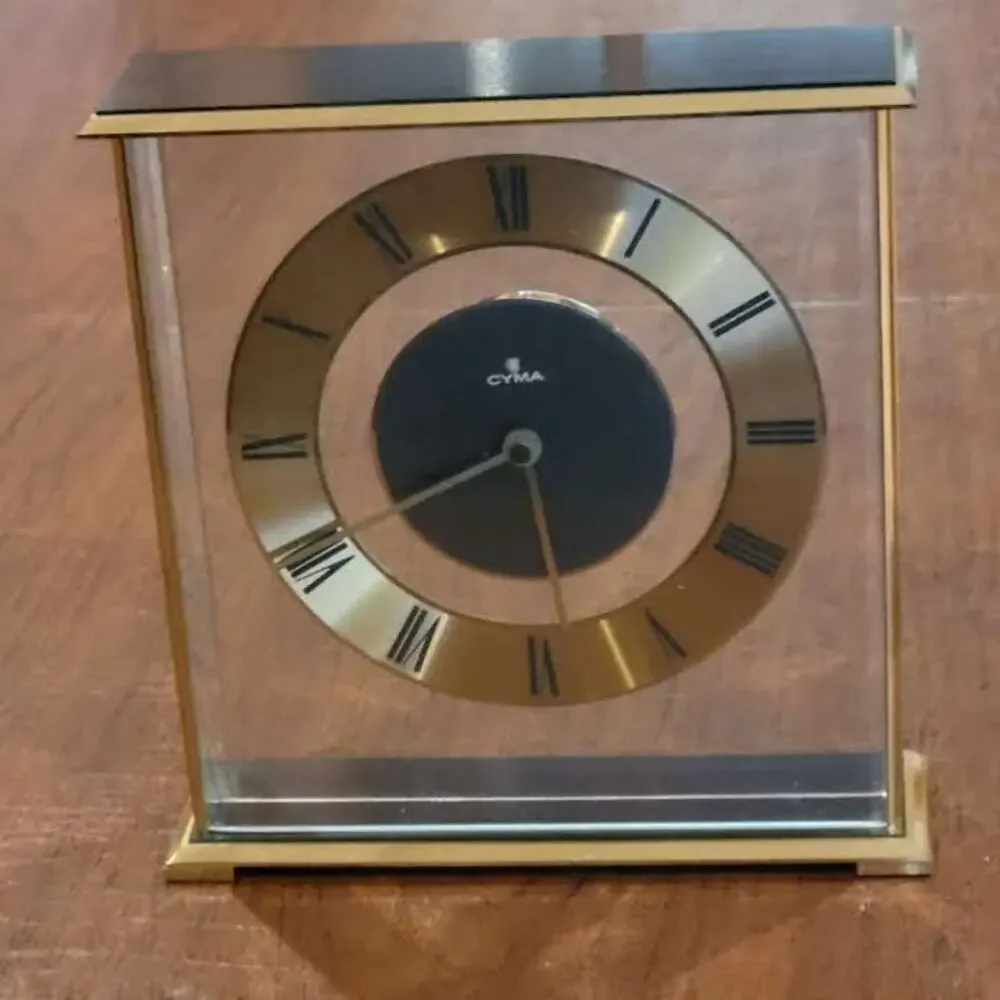 Vintage Hechinger mantle table shelf solid brass clock Cyma. Quartz movement